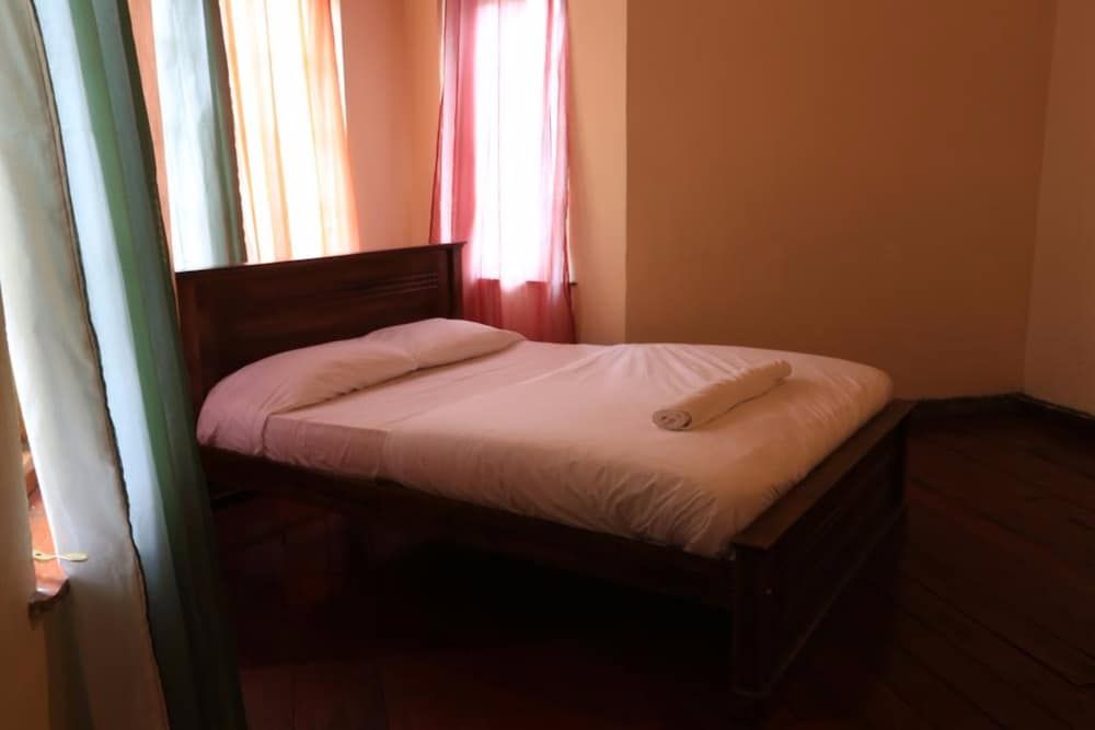 Nuwara Eliya Hostel by Backpack Lanka Standard Double Room, Shared Bathroom 5