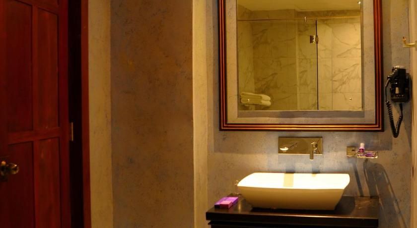 The Steuart by Citrus Deluxe Room with Courtyard View 11