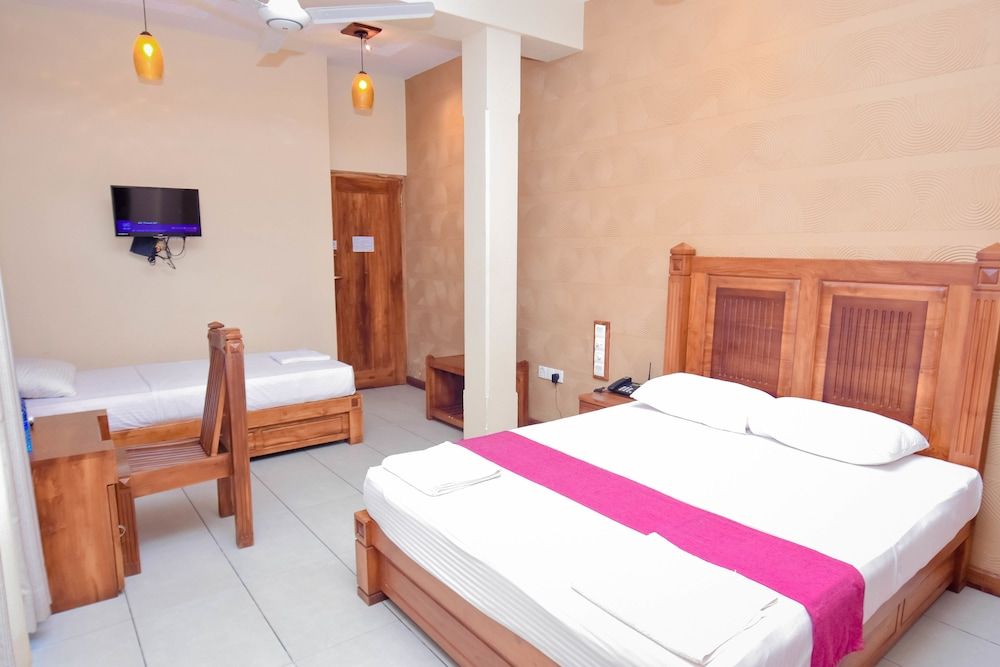 Piumara Residence Deluxe Triple Room, Lake View