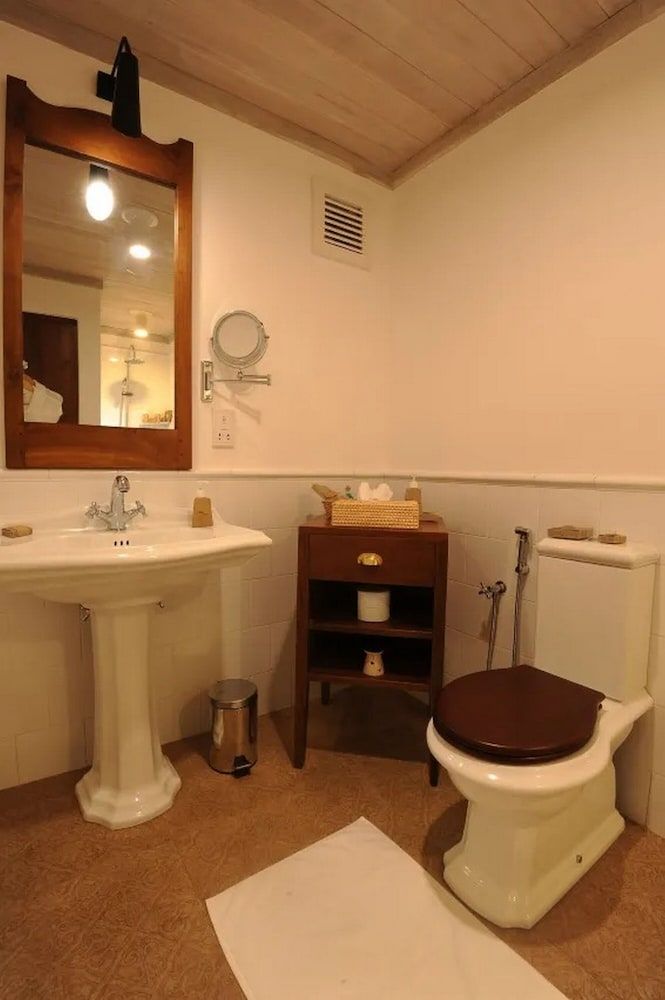 EKHO Sigiriya Deluxe Room 6