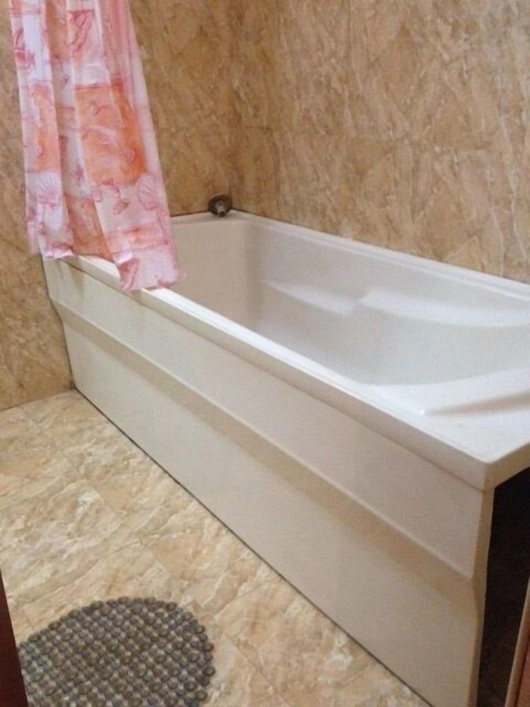 Deep Soaking Bathtub