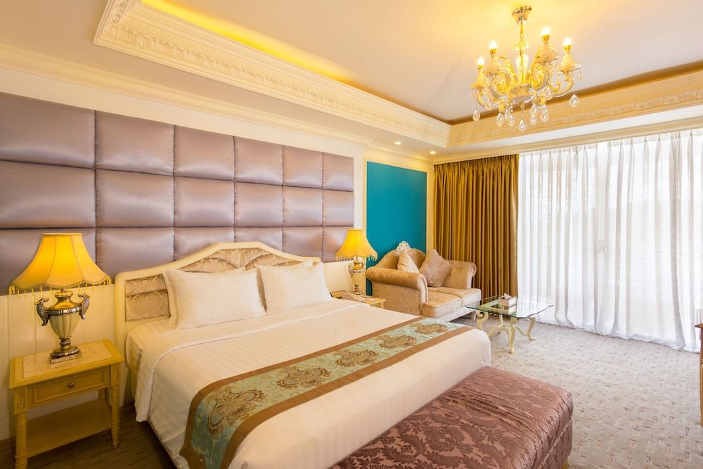 The Grand Kandyan Deluxe Room with Balcony