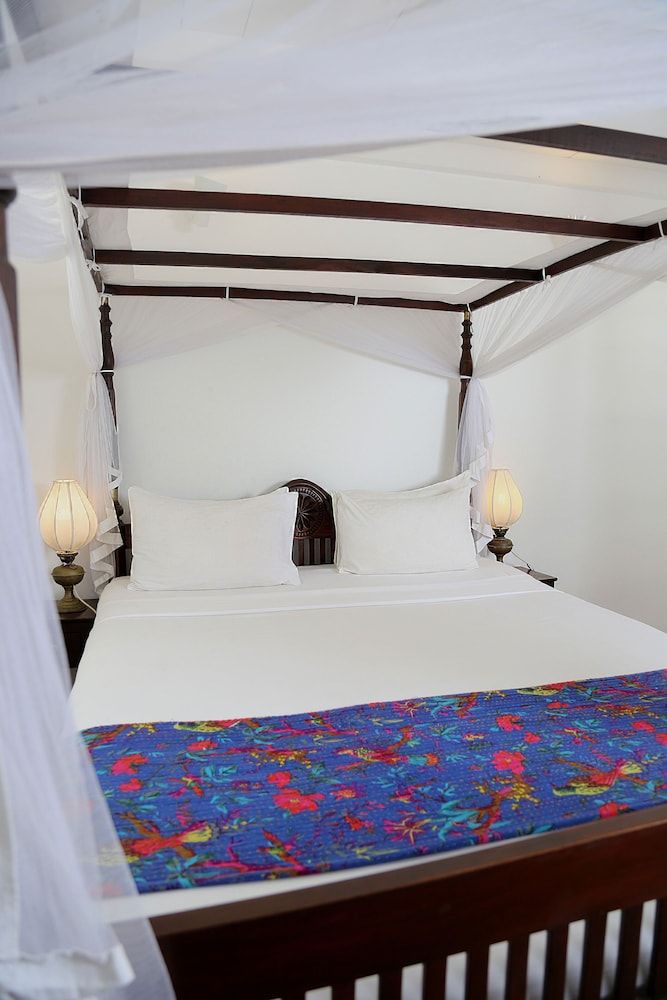 undefined Mango House 9