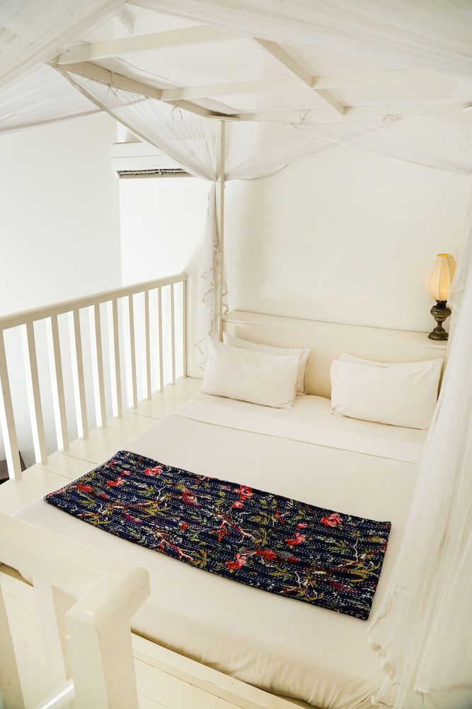 undefined Mango House 5