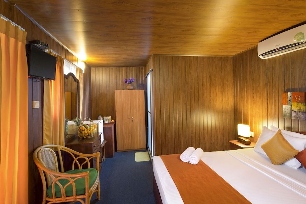 undefined Palm Beach Inn and Sea Shells Cabanas