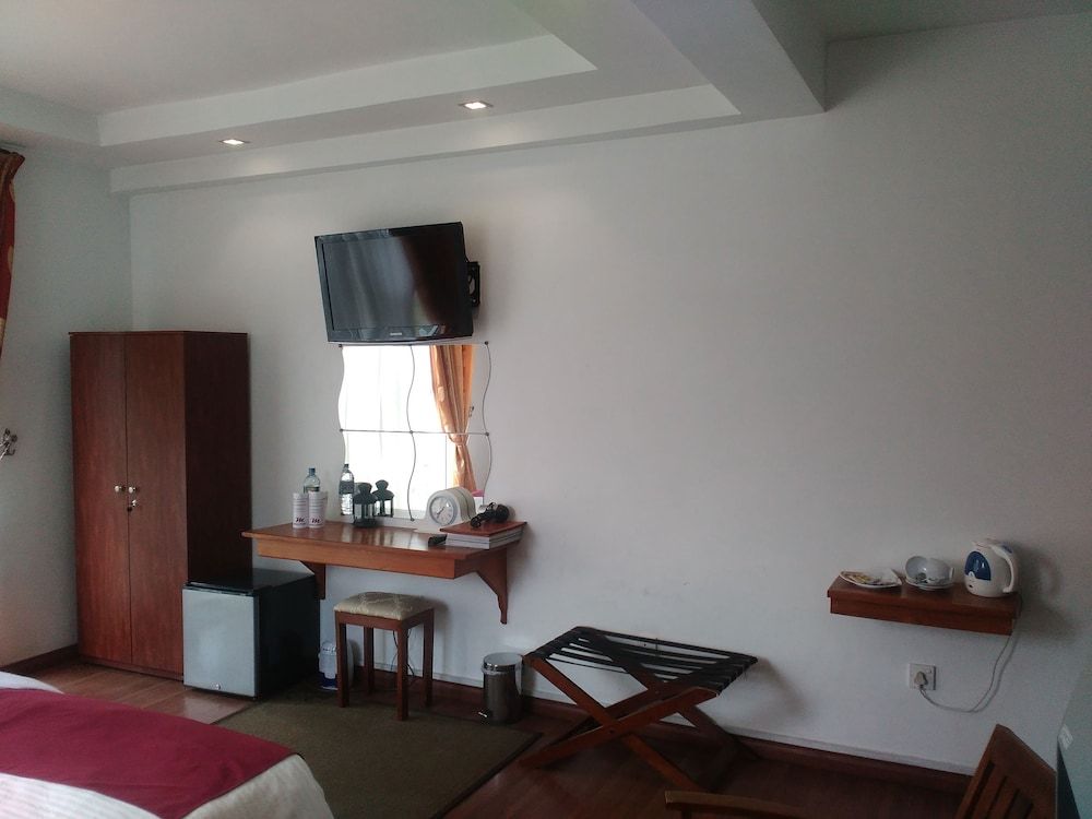 Midky Hotel Deluxe Double Room, 1 King Bed, Mountain View 7