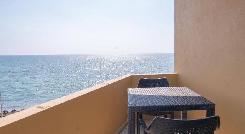 The Ocean Front Deluxe Double Room 8