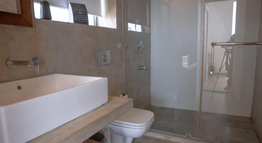 The Ocean Front Deluxe Double Room 10
