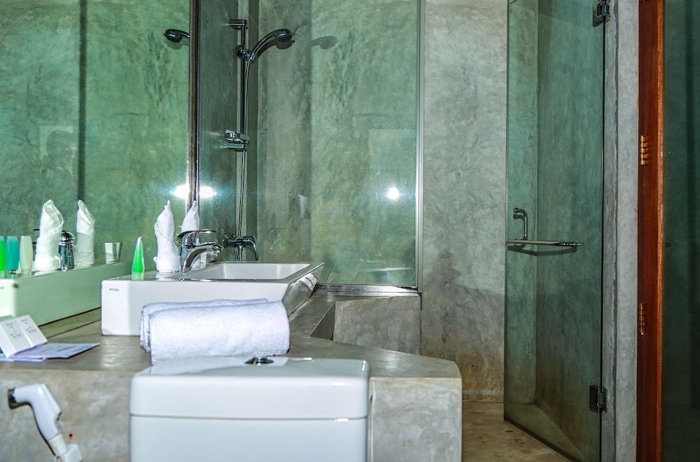 Oak Ray Tea Bush Standard Room 6