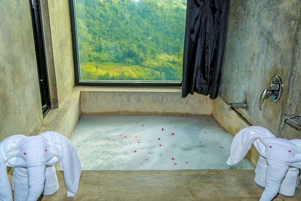 Oak Ray Tea Bush Standard Room 7