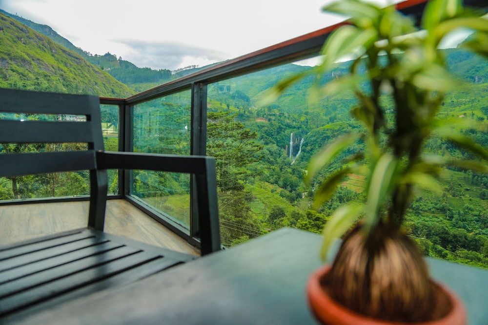 Oak Ray Tea Bush Standard Room 5