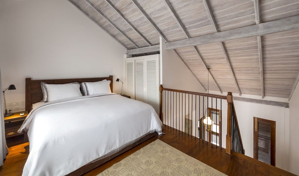 Deluxe Studio, 1 King Bed with Sofa bed, Balcony