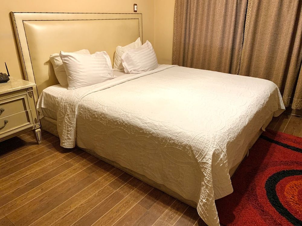 Bella Casa Hotel Deluxe Room 3