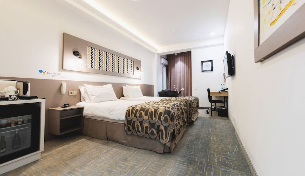 Thomas Albert Hotel Standard Twin Room 2