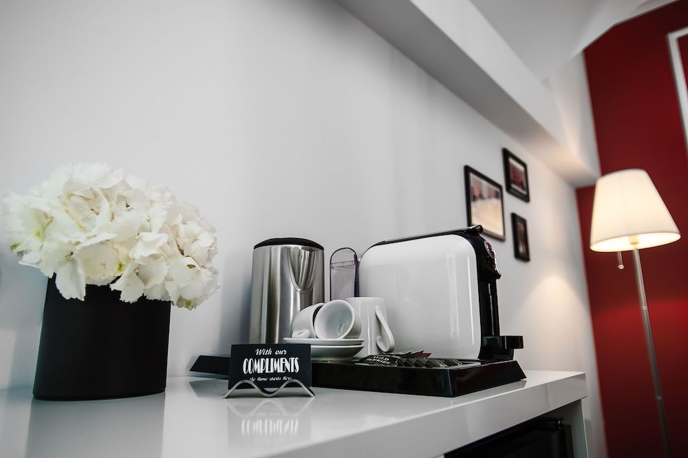 Thomas Albert Hotel Standard Twin Room 12