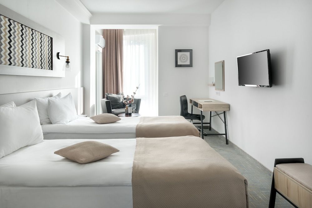 undefined Thomas Albert Hotel 3