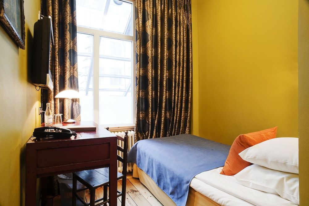 undefined Hotel Hellsten 10