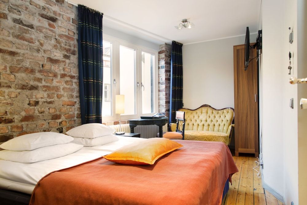 undefined Hotel Hellsten 5