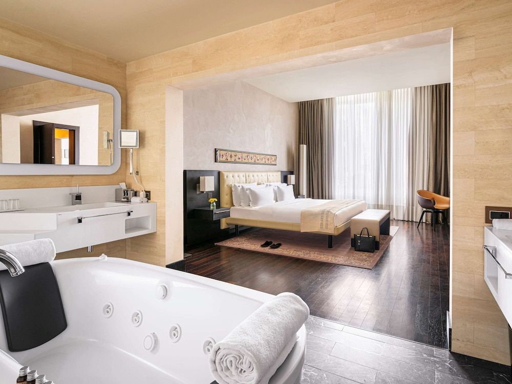 Signature Room, 1 King Bed (Sofa)