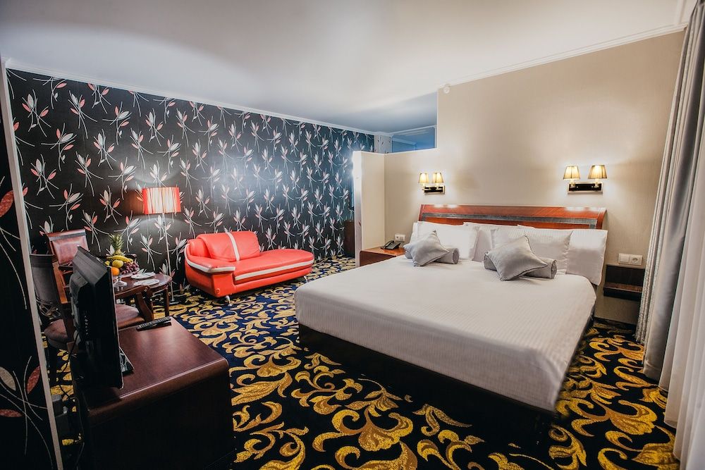 Deluxe Suite
