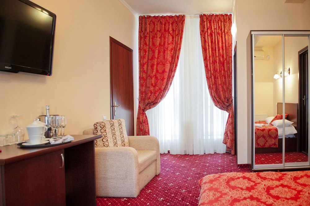 undefined Manhattan Hotel & Restaurant 9