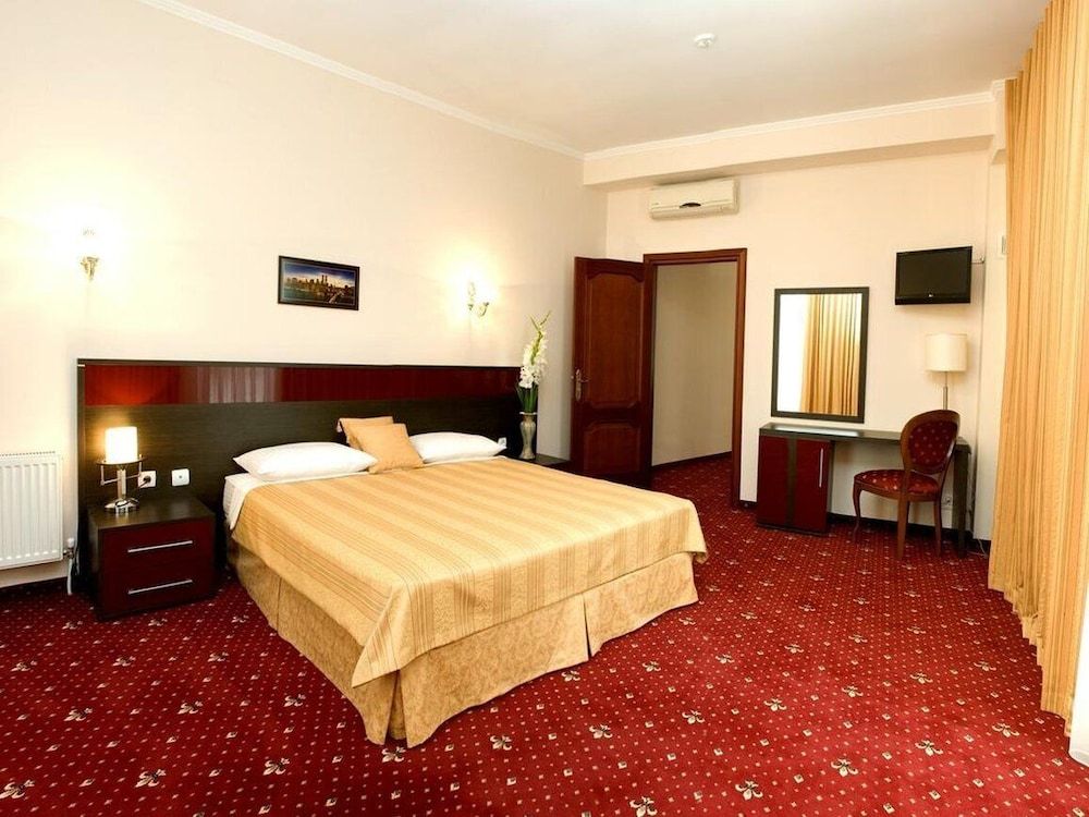 undefined Manhattan Hotel & Restaurant