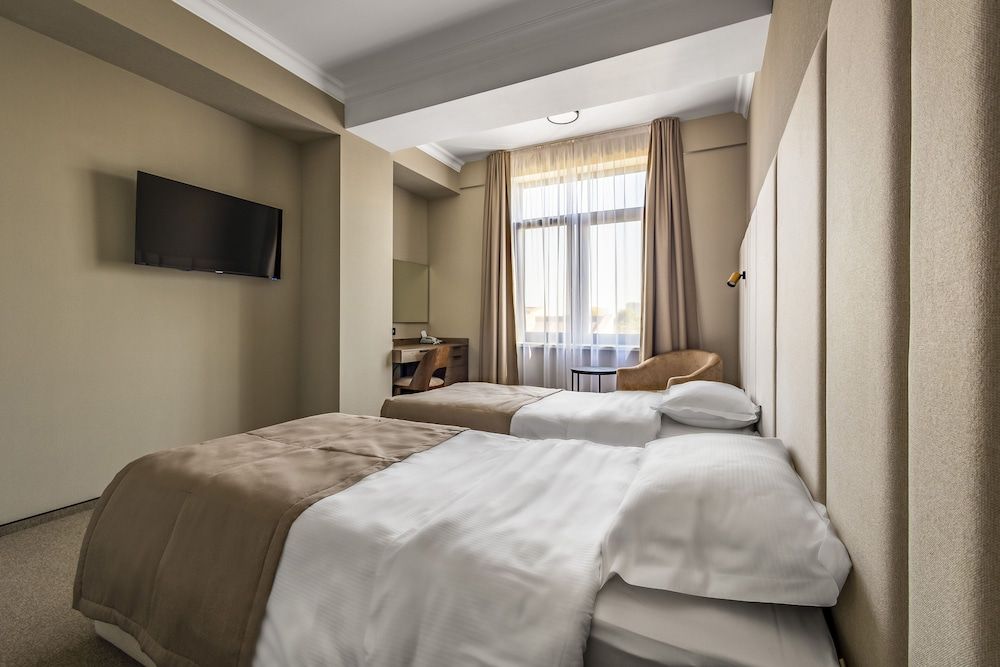 Regency Hotel Superior Twin Room, Multiple Beds, Non Smoking, City View 3