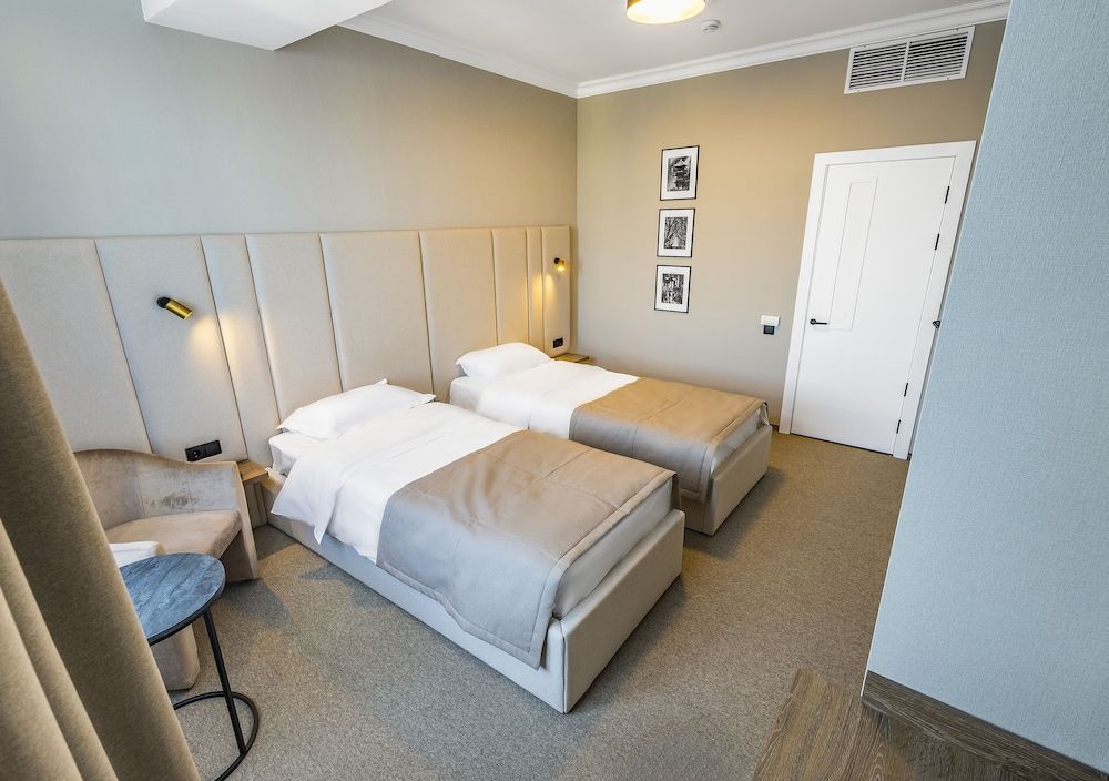 Regency Hotel Superior Twin Room, Multiple Beds, Non Smoking, City View 2