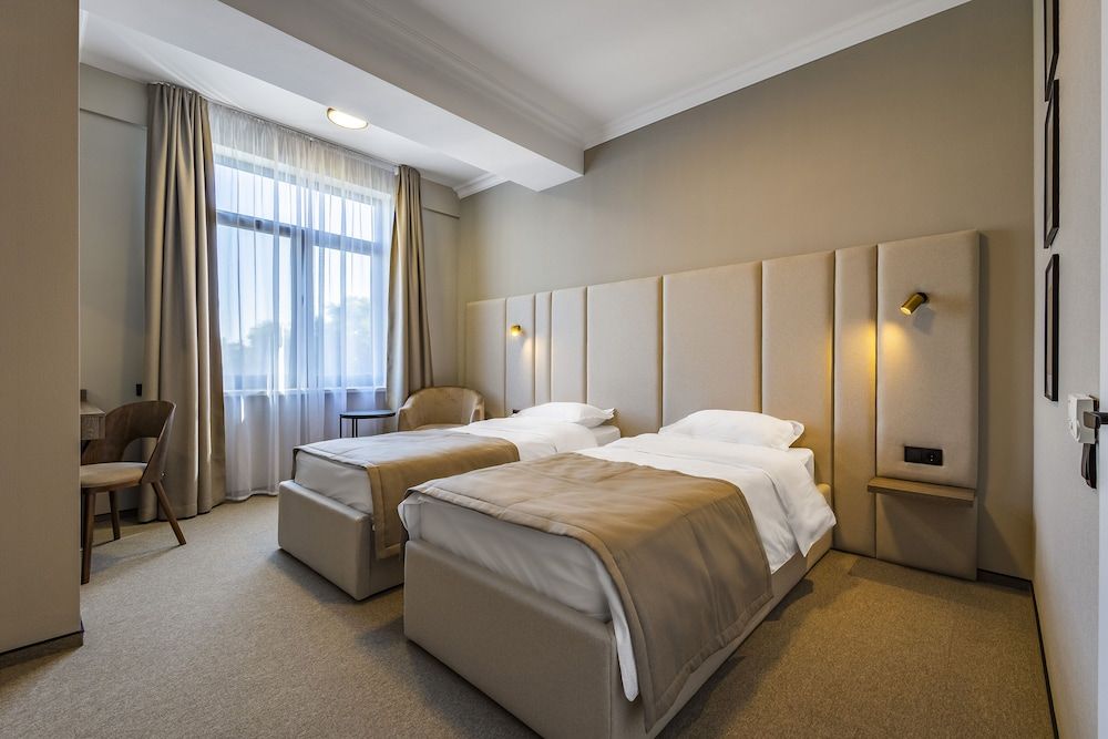 Regency Hotel Superior Twin Room, Multiple Beds, Non Smoking, City View 2