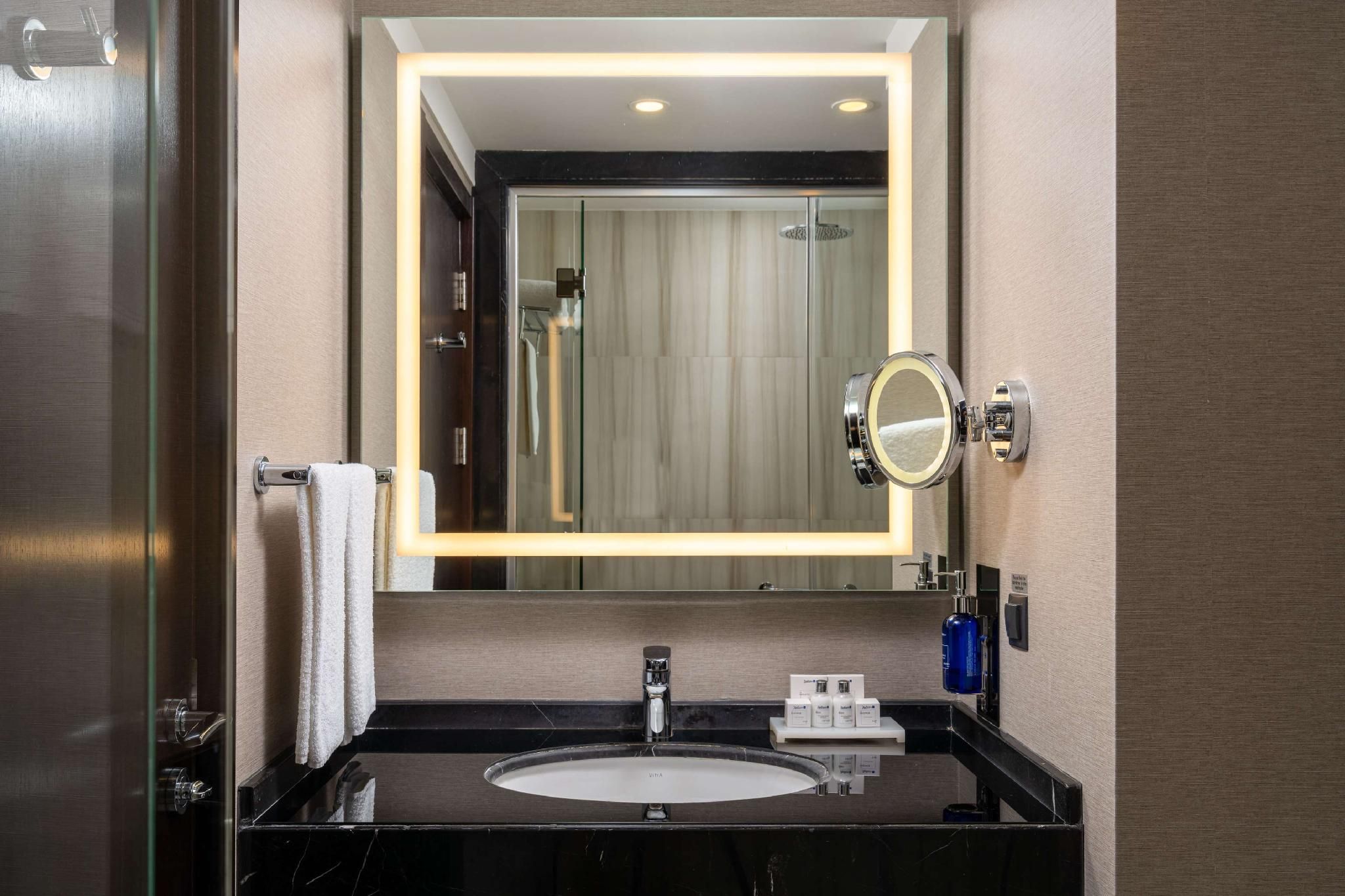 undefined Radisson Blu Leogrand 4