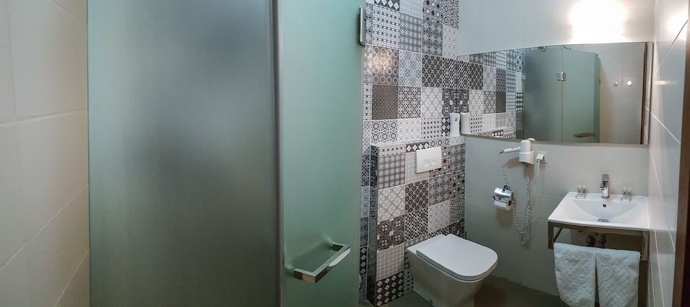 Wine Hotel Standard Twin Room 5