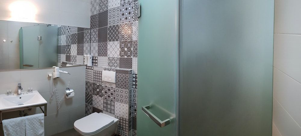 Wine Hotel Standard Twin Room 4