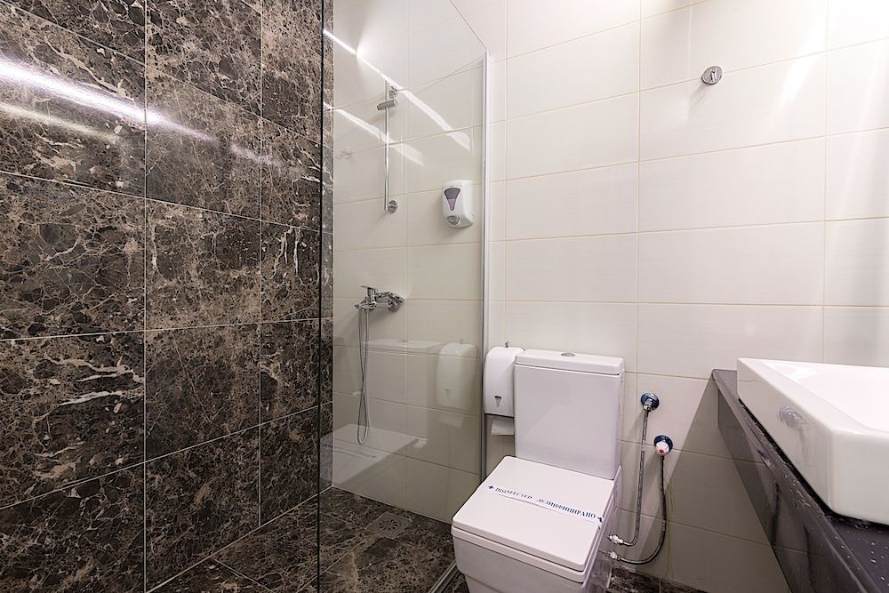 Hotel De KOKA Superior Triple Room, City View 10