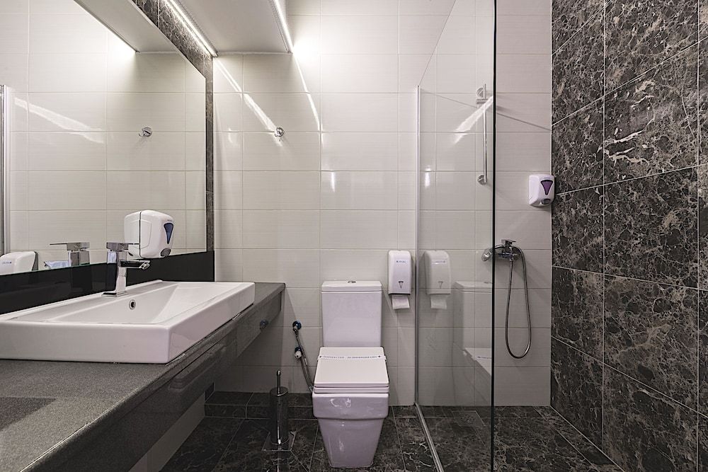 Hotel De KOKA Superior Triple Room, City View 11