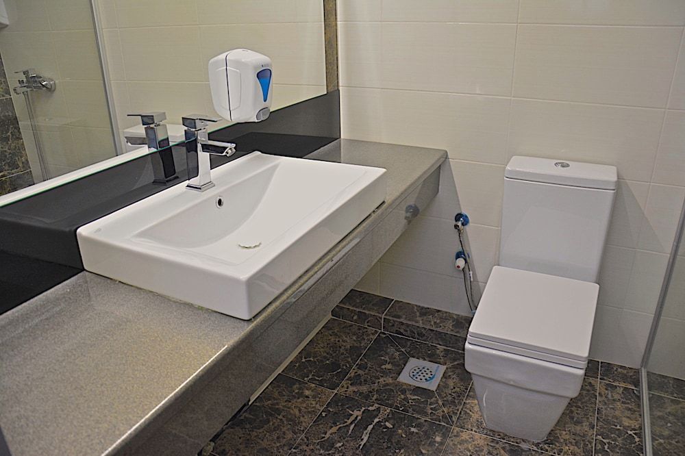 Hotel De KOKA Superior Triple Room, City View 8