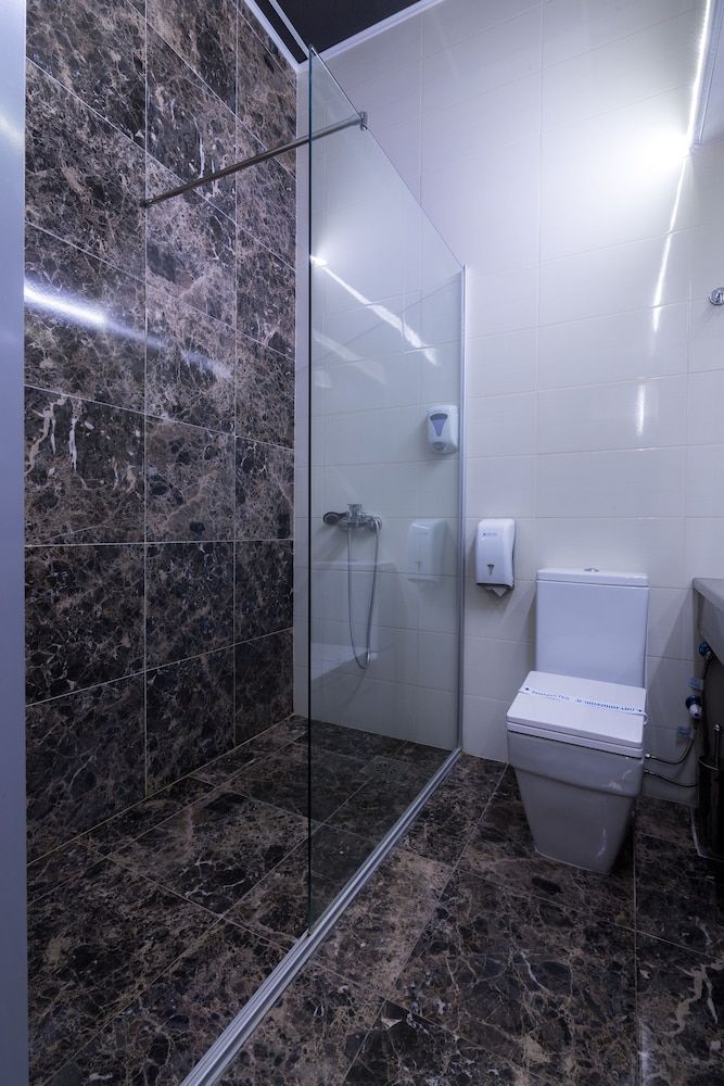 Hotel De KOKA Superior Triple Room, City View 9