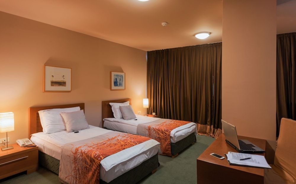 Hotel Arka Deluxe Twin Room 3