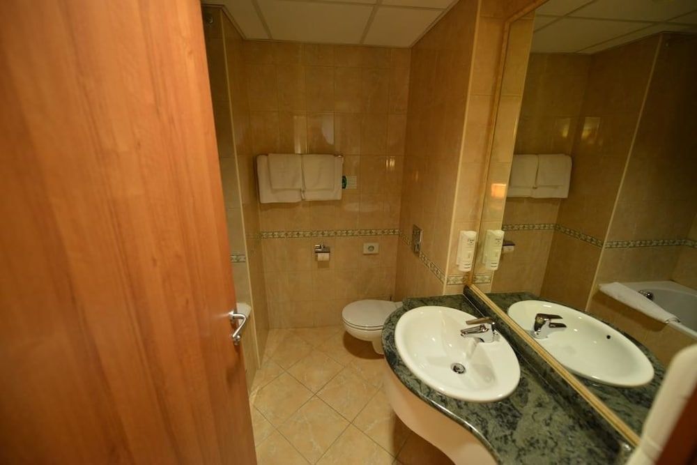 Hotel Karpos Standard Twin Room 4