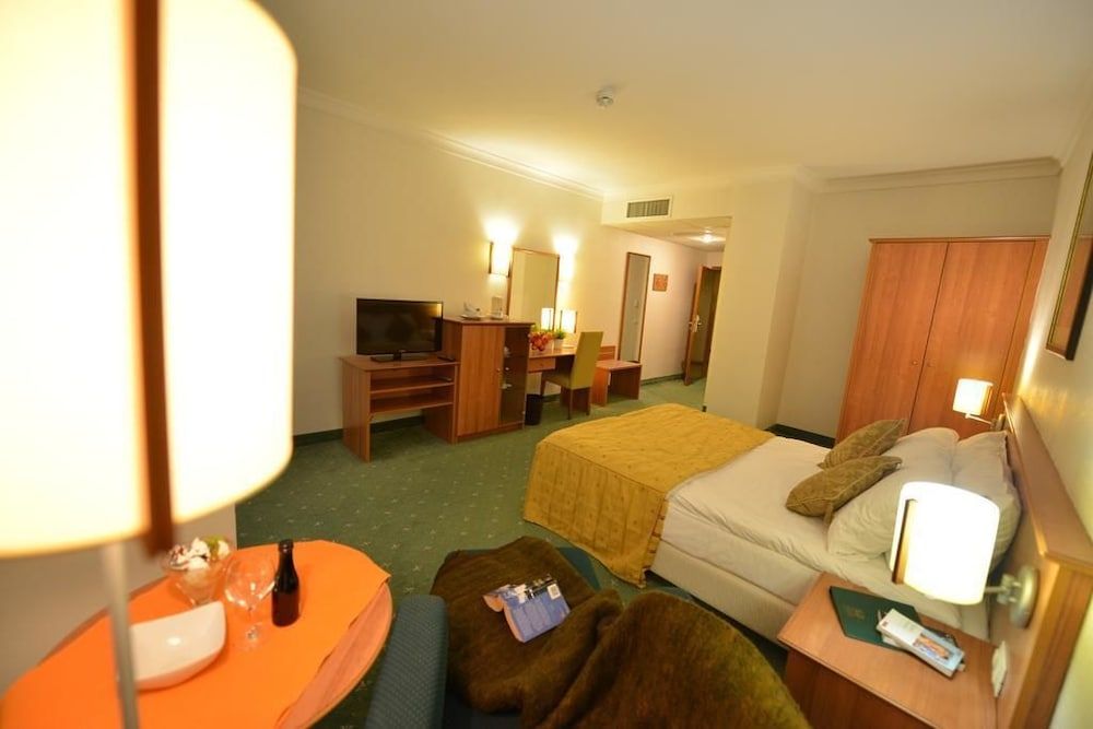 Hotel Karpos Standard Double Room 3