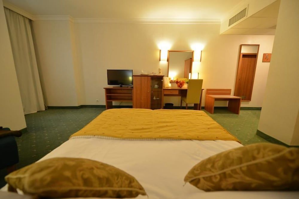 Hotel Karpos Standard Twin Room 2