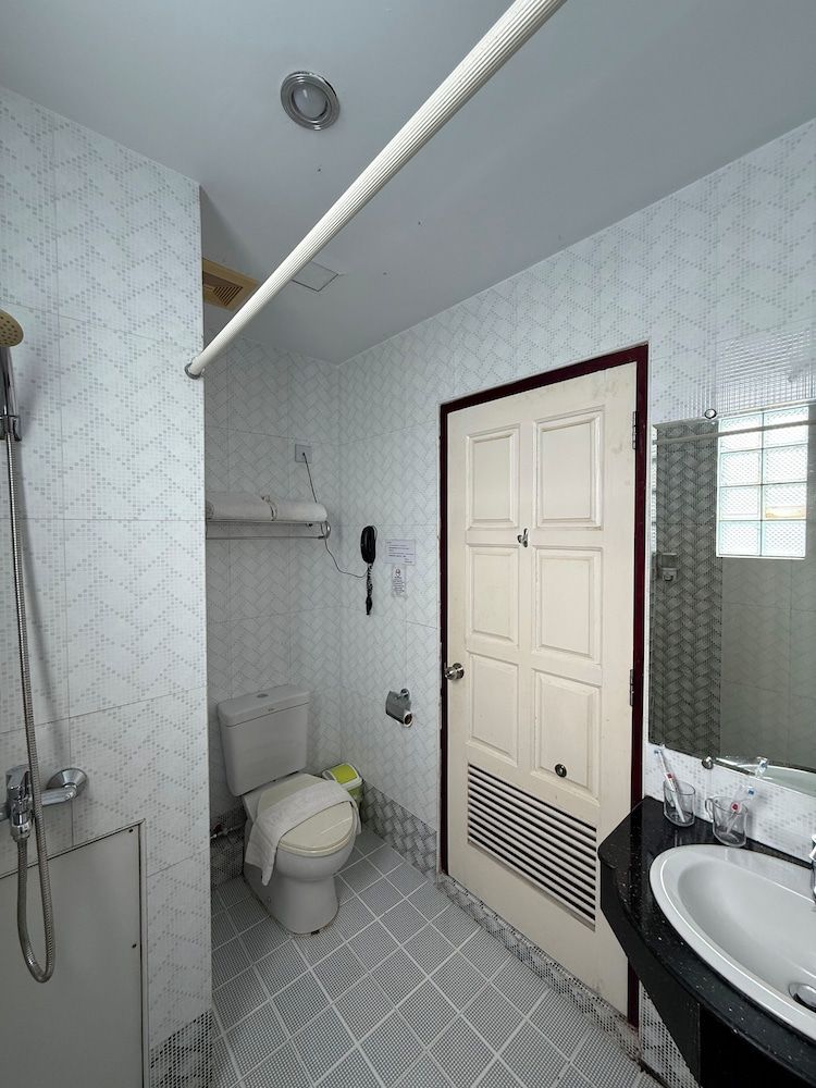 Grand Laurel Hotel Superior Twin Room, 2 Twin Beds 7