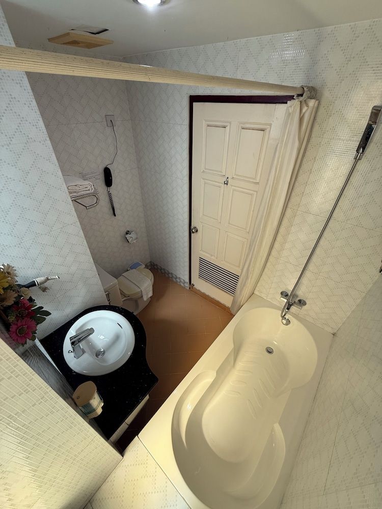 Grand Laurel Hotel Family Room 6