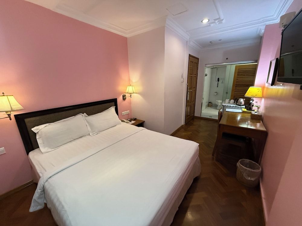 Grand Laurel Hotel Economy Double Room