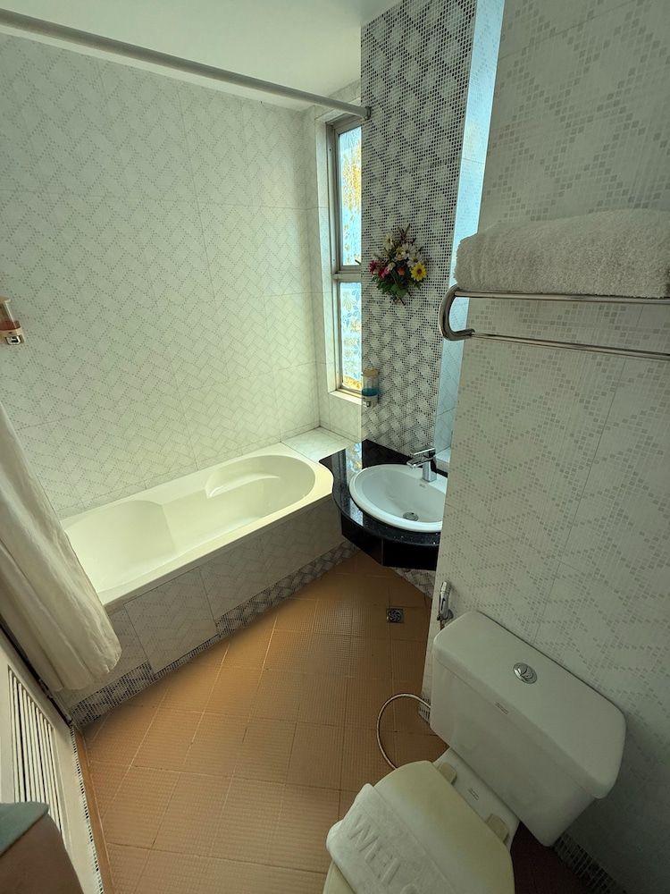 Grand Laurel Hotel Family Room 5