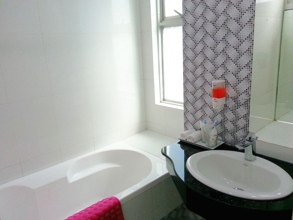 Grand Laurel Hotel Family Room 4