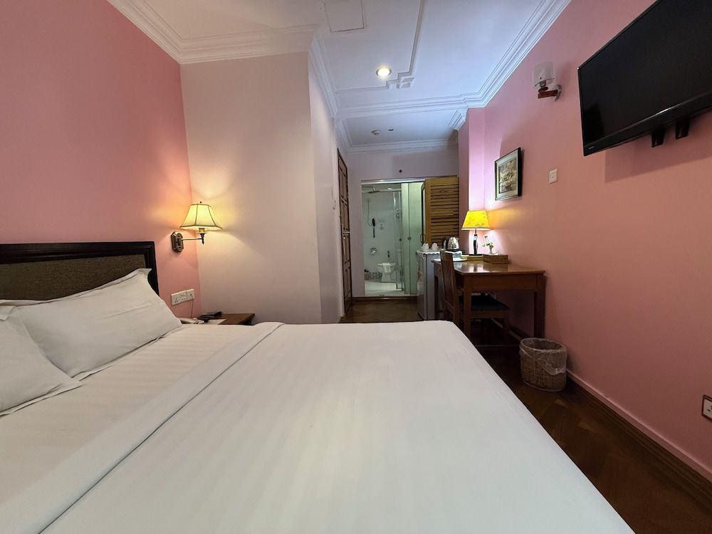 Grand Laurel Hotel Economy Double Room 3