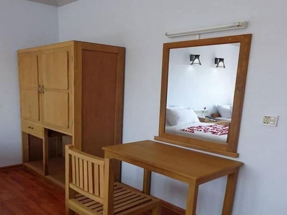 Golden Lotus Inle Hotel Deluxe Room 3