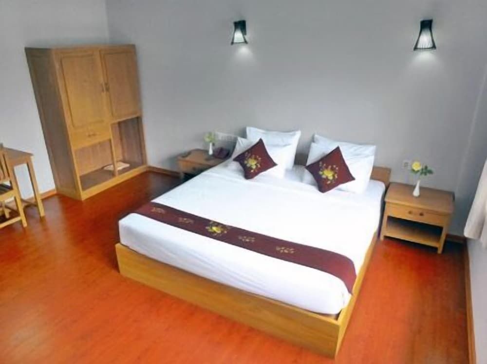 Golden Lotus Inle Hotel Deluxe Room 5