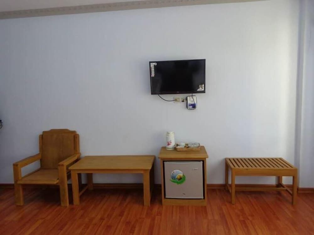 Golden Lotus Inle Hotel Deluxe Room 7