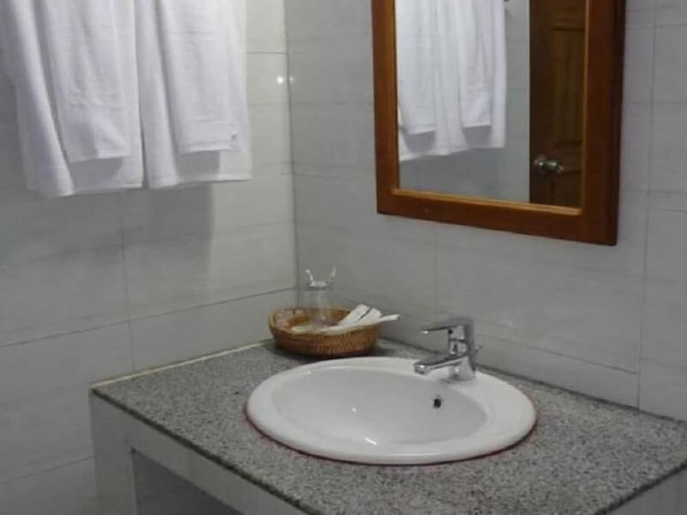 Golden Lotus Inle Hotel Deluxe Room 13